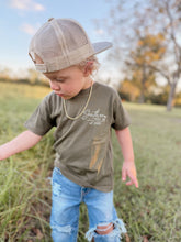 Load image into Gallery viewer, KIDS Short Camo Hunt Patch Tee
