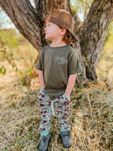 Load image into Gallery viewer, KIDS Short Camo Hunt Patch Tee
