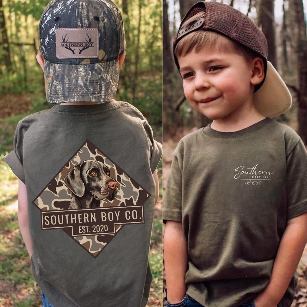 Short Camo Chocolate Lab Kids Tee Southern Boy Co short-camo-chocolate-lab-kids-tee-southern-boy-co