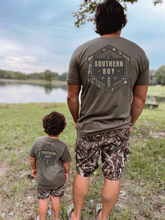 Load image into Gallery viewer, (SHORT) Camo Badge Short Sleeve Kids Tee
